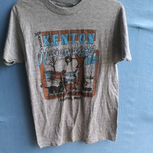 Sneakers Men's Size Medium Kenton, Ohio T-shirt Vintage 87 Nationals